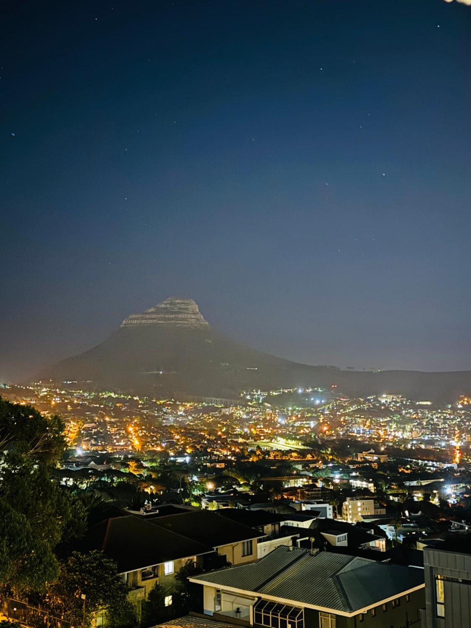 The Scenic Disa Park Apartment, Table Mountain, & Ocean Views Apartment Cape Town